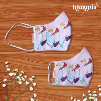 Masker kain motif angsa
